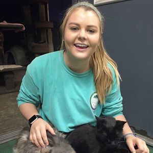 Meet your Posher, Laura